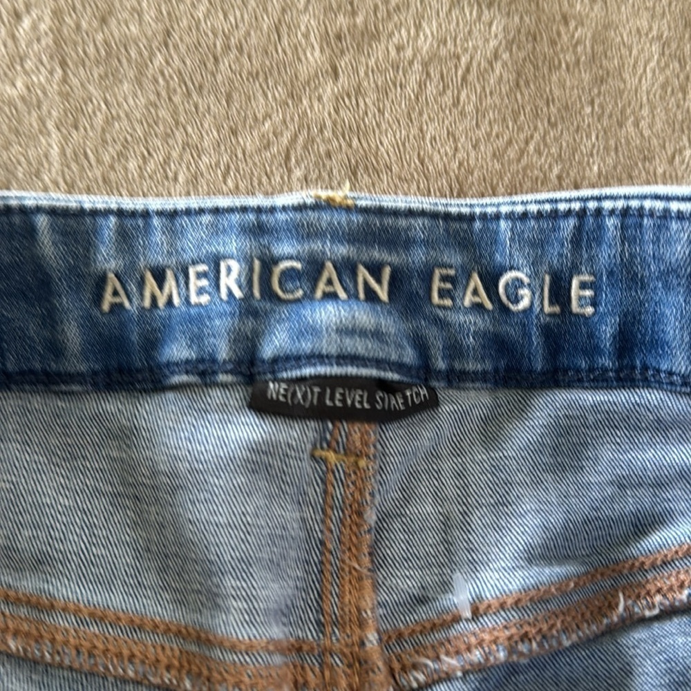 American‎ Eagle Woman’s Curvy Hi Rise Distressed Denim Women's Shorts - Picture 6 of 10
